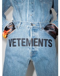 Мужские голубые джинсы с вышивкой от Vetements