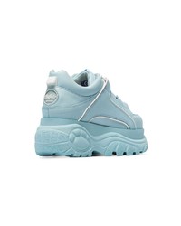 Голубые кожаные кроссовки на танкетке от Buffalo