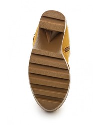 Горчичные замшевые ботильоны от Sergio Todzi