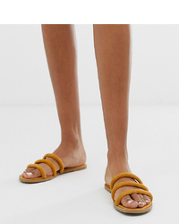 Горчичные кожаные сандалии на плоской подошве от New Look