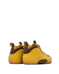 Мужские горчичные кроссовки от Nike