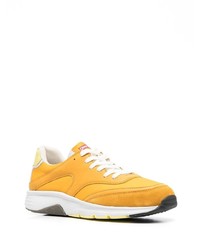 Мужские горчичные кроссовки от Camper