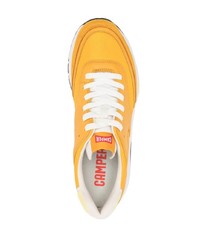 Мужские горчичные кроссовки от Camper