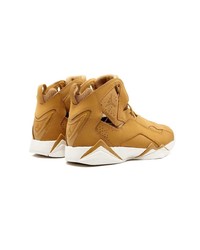 Мужские горчичные кроссовки от Jordan