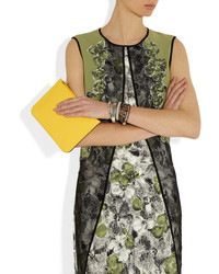 Горчичный кожаный клатч от Valextra