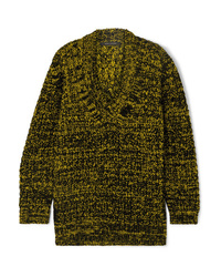 Горчичный свободный свитер от Marc Jacobs