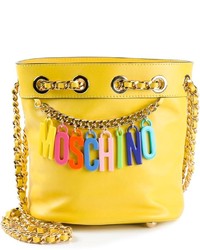 Желтая кожаная сумка-мешок от Moschino