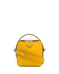 Желтая кожаная сумка почтальона от Prada
