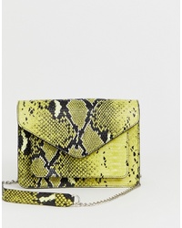 Желтая кожаная сумка через плечо со змеиным рисунком от Pieces