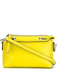 Желтая кожаная сумка через плечо от Fendi