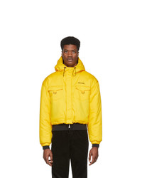 Мужская желтая куртка-пуховик от Pyer Moss
