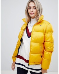 Женская желтая куртка-пуховик от Tommy Jeans