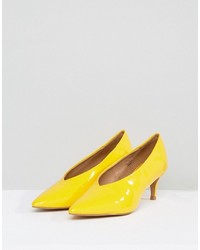Желтая обувь от Asos
