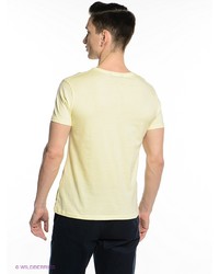 Мужская желтая футболка с принтом от Oodji