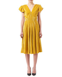 Желтое бархатное платье-миди