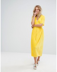 Желтое бархатное платье-миди от Monki