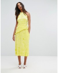 Желтое бархатное платье-миди от Warehouse