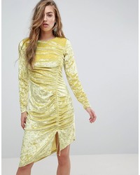 Желтое бархатное платье-футляр