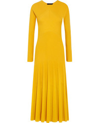 Желтое вязаное платье-миди