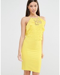 Желтое кружевное облегающее платье