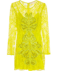 Желтое кружевное платье-футляр от Matthew Williamson