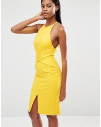 Желтое облегающее платье