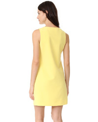 Желтое платье прямого кроя с вышивкой от Moschino