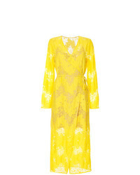 Желтое платье с запахом