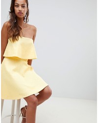 Желтое платье с плиссированной юбкой от ASOS DESIGN
