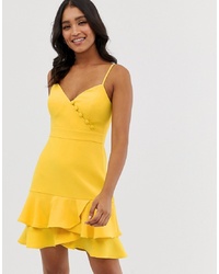 Желтое платье с плиссированной юбкой от Forever New