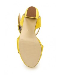 Желтые босоножки на каблуке от Versace 19.69