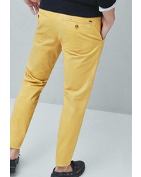 Желтые брюки чинос от Mango Man