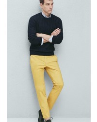 Желтые брюки чинос от Mango Man