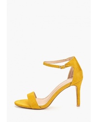 Желтые замшевые босоножки на каблуке от Chiara Foscari