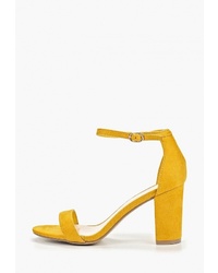 Желтые замшевые босоножки на каблуке от La Bottine Souriante