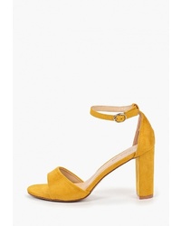 Желтые замшевые босоножки на каблуке от Queen Vivi