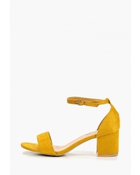 Желтые замшевые босоножки на каблуке от Queen Vivi