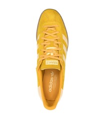 Мужские желтые замшевые низкие кеды от adidas