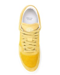 Мужские желтые замшевые низкие кеды от Stone Island