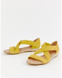 Желтые замшевые плетеные сандалии на плоской подошве от Office