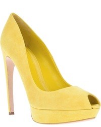 Желтые замшевые туфли от Alexander McQueen