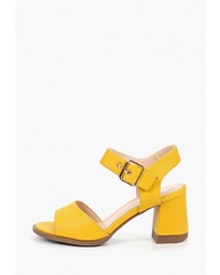 Желтые кожаные босоножки на каблуке от Bona Mente