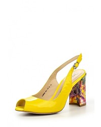 Желтые кожаные босоножки на каблуке от Marie Collet