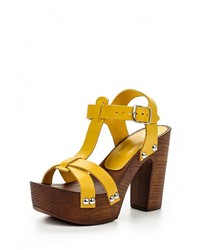 Желтые кожаные босоножки на каблуке от Versace 19.69