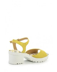 Желтые кожаные босоножки на каблуке от Wilmar