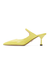 Желтые кожаные туфли от Prada