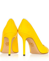 Желтые кожаные туфли от Charlotte Olympia