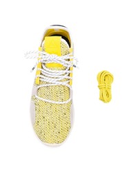 Женские желтые кроссовки от adidas