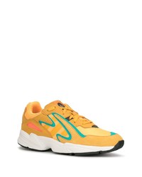 Мужские желтые кроссовки от adidas