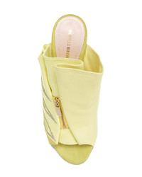 Желтые сатиновые сабо от Nicholas Kirkwood